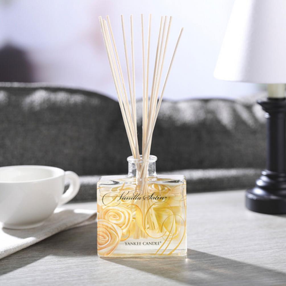 Yankee Candle Vanilla Satin Signature Reed Diffuser Extra Image 1